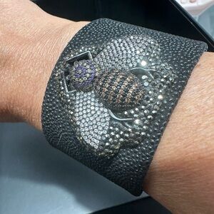 Black stingray Crystal Bee Cuff Bracelet